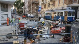 Case di Scorcola senz’acqua per i lavori in piazza Casali. E sull’Altipiano caos viabilità