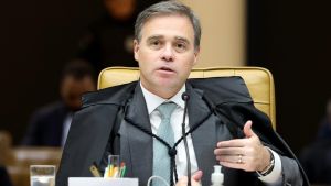 Mesmo com a PGR apontando dupla nulidade, Mendonça deve enviar relatório para Fachin