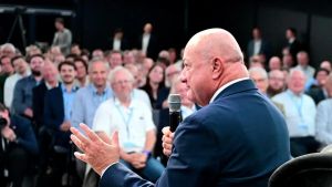 Kanzler, Kinder, Kapitalmarkt: Der durchwachsene Sommer des Christian Stocker