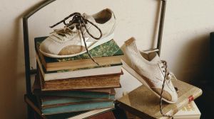 Dalle vecchie sneaker rinascono i parchi giochi, è il riciclo che parte dal marchio toscano Moaconcept