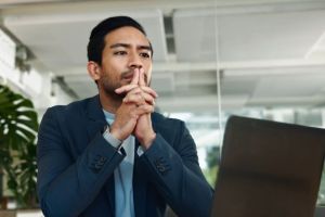Cessons d’idéaliser l’humain face à l’IA