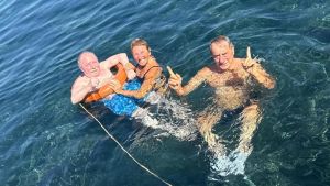 Il sogno di Mauro (affetto da Sla) diventa realtà: il bagno in mare alle Secche della Meloria – Il racconto di una giornata speciale