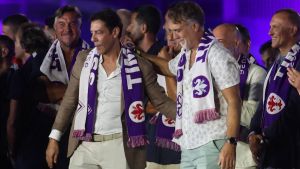 Centenario Fiorentina, è la notte delle Leggende. Totti sfida Baggio, Bati e Rui Costa: le formazioni in campo al Franchi