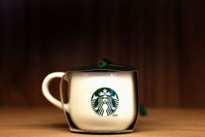 Kledingvoorschrift Starbucks schond arbeidsrechten NYC-werknemers niet, oordeelt hof VS