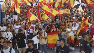 Miles de personas se manifiestan al grito de 