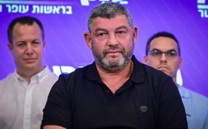 Winter says he’ll only join government if Haredi conscription law is passed first