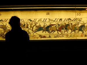 Tapisserie de Bayeux : derrière le prêt de la France, la reconnaissance d’une amitié qui s’impose