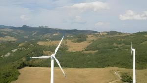 Eolico: installati in Europa 8,8 GW nel primo semestre 2026, ma i permessi frenano la corsa verso il record annuale