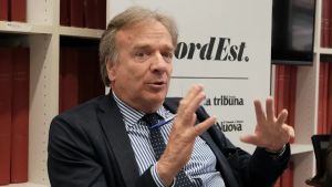 Malore alla Mostra del cinema, l'assessore regionale alla Sanità è in sala e lo soccorre