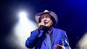 In mille al concerto di Al Bano: «Voghera l’ha abbracciato»