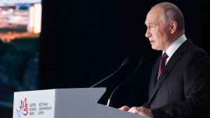 „Tihi saveznici Ukrajine saučesnici u terorizmu“: Šta je Putin rekao na Forumu u Vladivostoku?