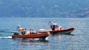 Como, 38enne russo annega a Nesso: il corpo recuperato dai sommozzatori al largo del Lario