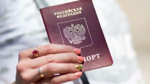 Schärfere Einreiseregeln: Ein russischer Pass ist noch lange kein Schuldnachweis