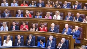 Frío respaldo de Robles a Sánchez durante sus explicaciones en el Congreso