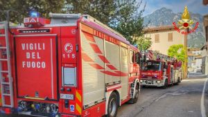 Mandello, cede il tetto: operaio di 25 anni precipita da un capannone