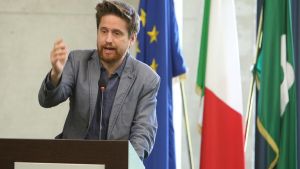 Seregno, rimborso aereo per andare ai funerali dei morti in Perù: bufera sul sindaco Rossi