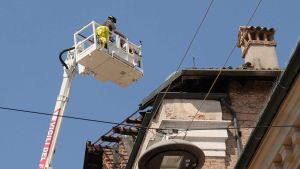 Tromba d’aria a Cremona, la città resta da “aggiustare”: rimossi i pezzi staccati alla Chiesa di San Marcellino