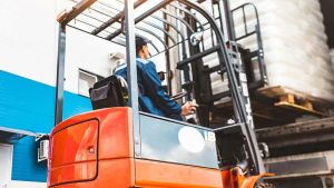 Torna al lavoro dopo un ictus, licenziato. Ma il giudice lo reintegra: “Discriminatorio, torni al suo posto”