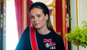 Oppveksten hennes ligner min. Nå kan hun bli dronning