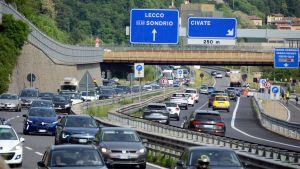 Dal controesodo al motoraduno, sulla superstrada 36 previsto un fine settimana da bollino rosso con 27 milioni di spostamenti