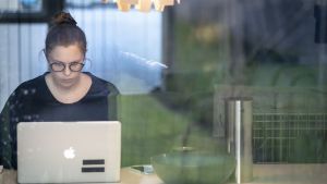 Arbejdet er blevet vores primære kilde til mening. Og vi gør slet ikke modstand