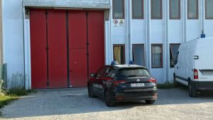 Quinto, operaio incastrato in un macchinario: è gravissimo