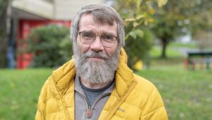 Hjå friskulane har styret overordna ansvar på alle plan