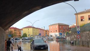 Cremona riparte dopo la tempesta di vento e grandine: “Emergenza finita”. Non i lavori