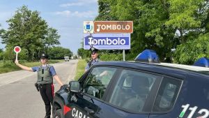 Tombolo, studente inseguito in auto e aggredito con un sasso
