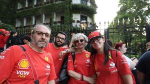 Gran Premio di Monza, adrenalina anche fuori dal circuito. L’assedio all’hotel dei piloti. E le serate coi big in concerto