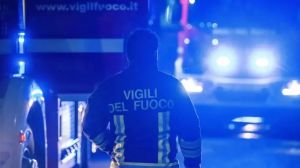 Doberdò, auto fuori strada finisce nel bosco: intervento nella notte per recuperarla
