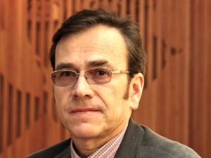 La información pública no puede depender de la simpatía del poder
