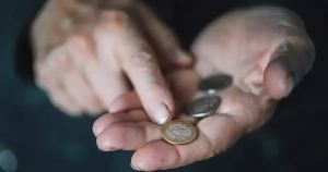 Η νέα μάχη δεν είναι Δεξιά–Αριστερά, αλλά «κράτος–πορτοφόλι»