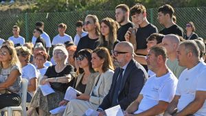 Una comunità in lutto, serrande abbassate per l’addio a Samuele e Leonardo. “Rafforzare sicurezza e prevenzione”