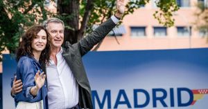 Feijóo blinda a Ayuso pese a sus sombras y convierte el “ganar con ganas” en un cierre de filas con Madrid