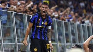 L'Inter va sotto di due gol, rimonta e poi passa il Napoli. Emozioni e spettacolo a San Siro