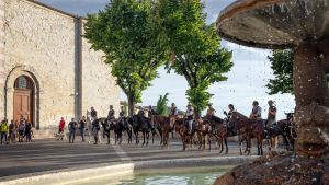 È il giorno della Cavalcata di Satriano. Da Nocera ad Assisi magico percorso