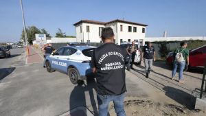 Trovato morto in casa dopo la lite con benzina a Tessera: non si farà l’autopsia