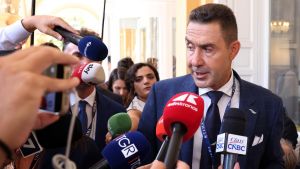 Levata di scudi contro Vannacci: “Un estremista, non c’è dialogo”. Da Edi Rama a Elly Schlein, passando per Renzi e Nordio: la politica isola l’ex generale