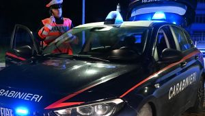 Gardone Valtrompia, ferito con un coccio di bottiglia e lasciato a terra sanguinante: grave 30enne