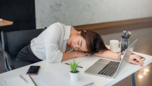 Sleeping 8-10 hours but still feeling sleepy? Doctor explains 5 signs that could mean sleep apnea