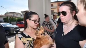 L’addio a Giorgia, morta a 11 anni per una malattia rara. Anche il suo cagnolino al funerale