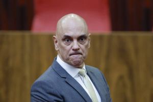 Moraes trocou celular, chip e número após PF apreender celulares de Vorcaro