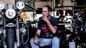 Dalla California a Mandello inseguendo la Moto Guzzi, il sogno di Mark Etheridge diventa realtà: “Il giorno più bello”