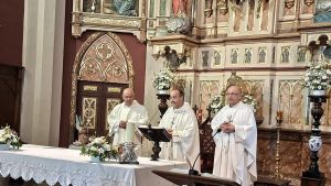 Calurosa bienvenida en Navia al párroco avilesino Alfonso López: 
