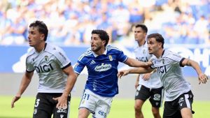 Un punto para el mejor Oviedo: empate con uno menos ante el Burgos