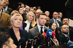 Ukraine, immigration, retraites… Au RN, une ligne qui ne tient plus