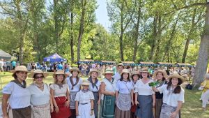 San Tirso de Abres reivindica su asturianía en la raya con Galicia: 