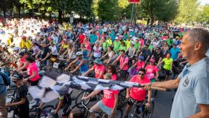 Pordenone pedala sotto il caldo torrido: ventuno persone soccorse
