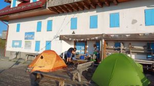 Alberghi d’alta quota o ristori di montagna: il nodo che tiene chiusi i rifugi del Friuli